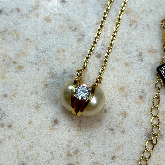 Yin & King necklace - Picture 2 of 3